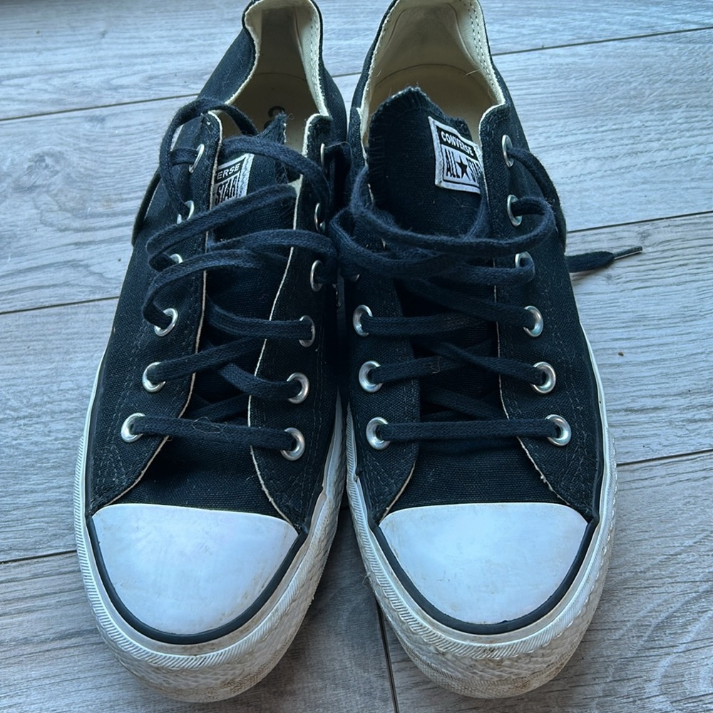 Women’s 9 Converse Sneaker